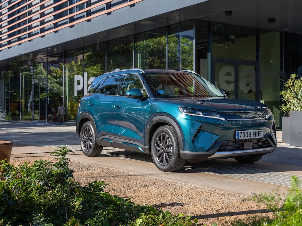 FleetWorldGroup's tweet photo. BYD Atto 2 DM-i lands as UK’s cheapest plug-in hybrid
Chinese automotive giant BYD has confirmed prices and specifications for the new plug-in hybrid Atto 2 ahead of it...
https://t.co/2zJUiUnLEC
#LatestNews #BYDAtto2DMi https://t.co/htXTX3KVfl
