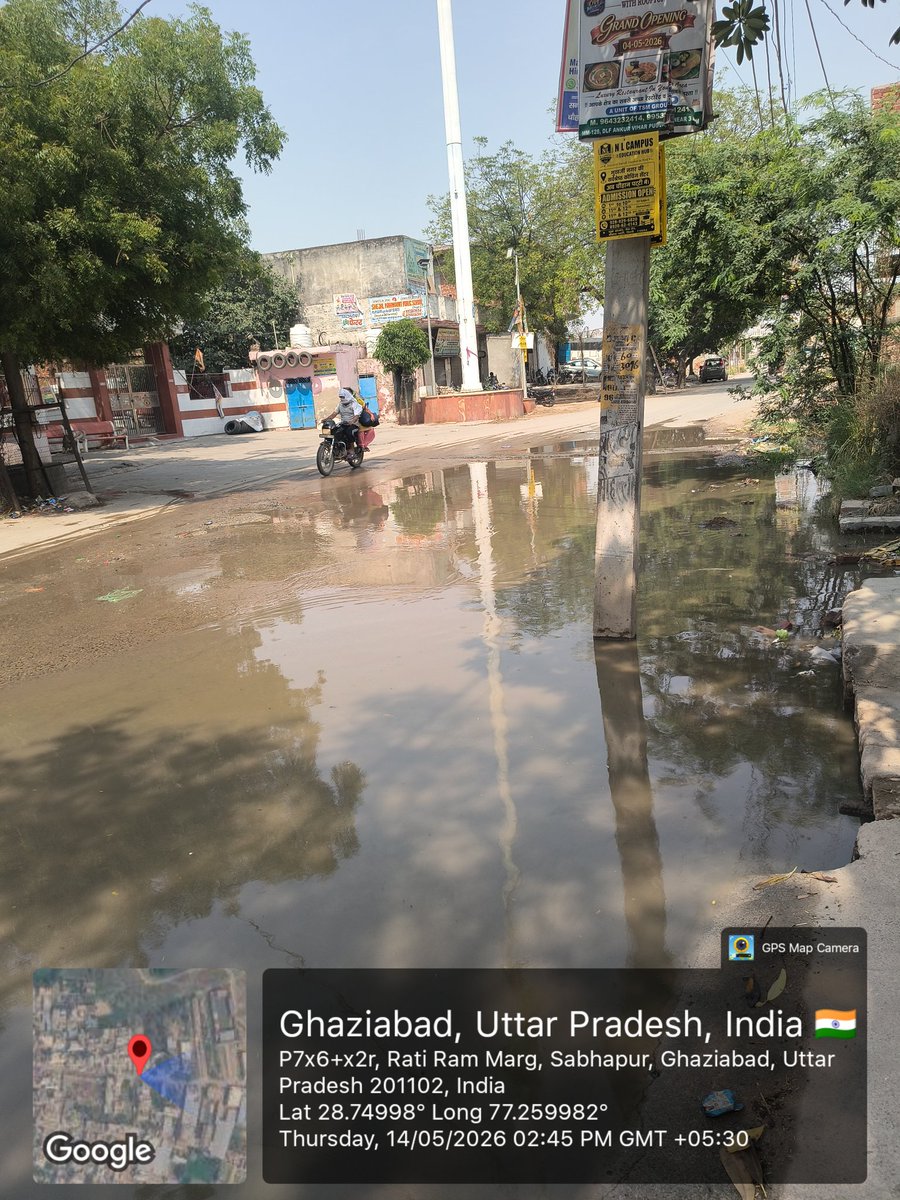 rahulsharma0331's tweet photo. आज फिर वही हाल!
@LtGovDelhi महोदय कृप्या नालियों का गंदा पानी सड़कों पर बह रहा है  और ये कोई पुरानी फोटो नहीं, आज की ताजा तस्वीरें 
@MCD_Dehi @dc_snz_mcd @mamtayadav26apr  @LokNiwasDelhi @CMODelhi @gupta_rekha @KapilMishra_IND @p_sahibsingh https://t.co/F5ed3HMDSF