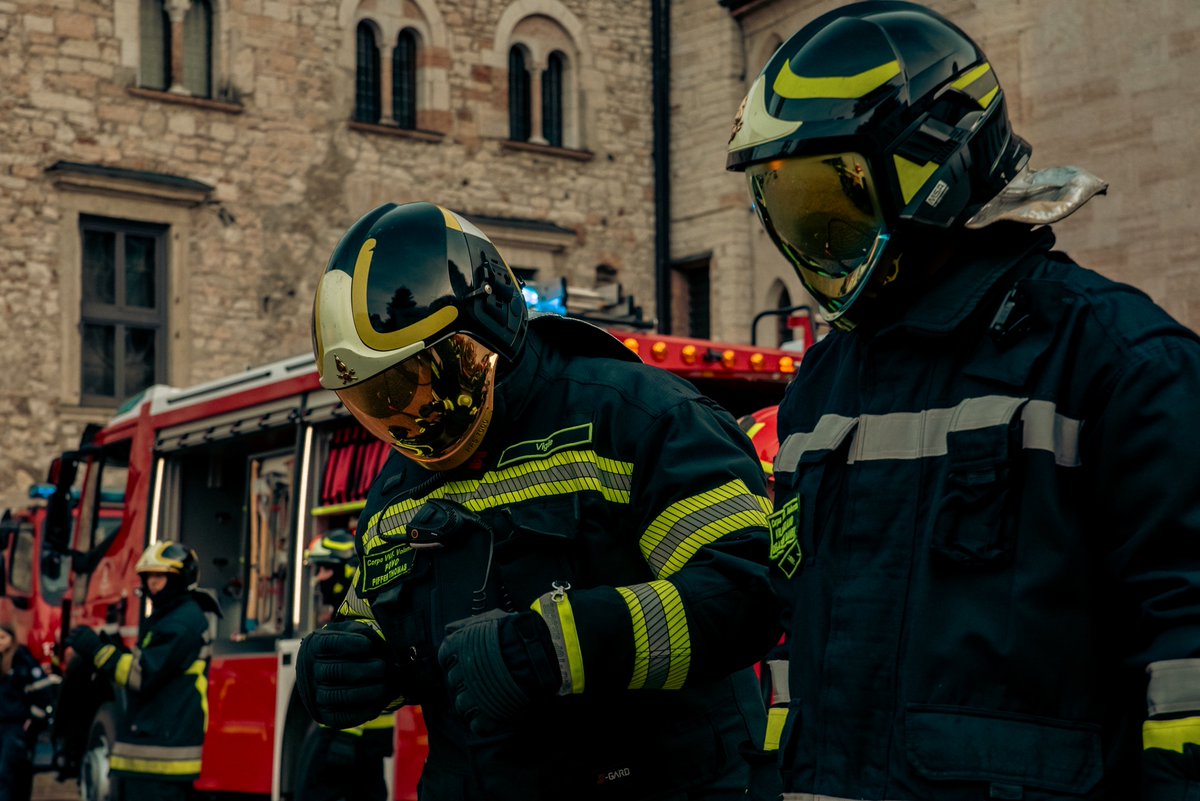 fedvvfvoltn's tweet photo. Nella giornata di sabato 16 maggio Trento, ed in particolare Piazza Dante, diventerà il palcoscenico del Convegno provinciale dei vigili del fuoco volontari del Trentino. A partire dalle 14 le spettacolari esercitazioni #vvftrentino https://t.co/wVpcVv2FzE