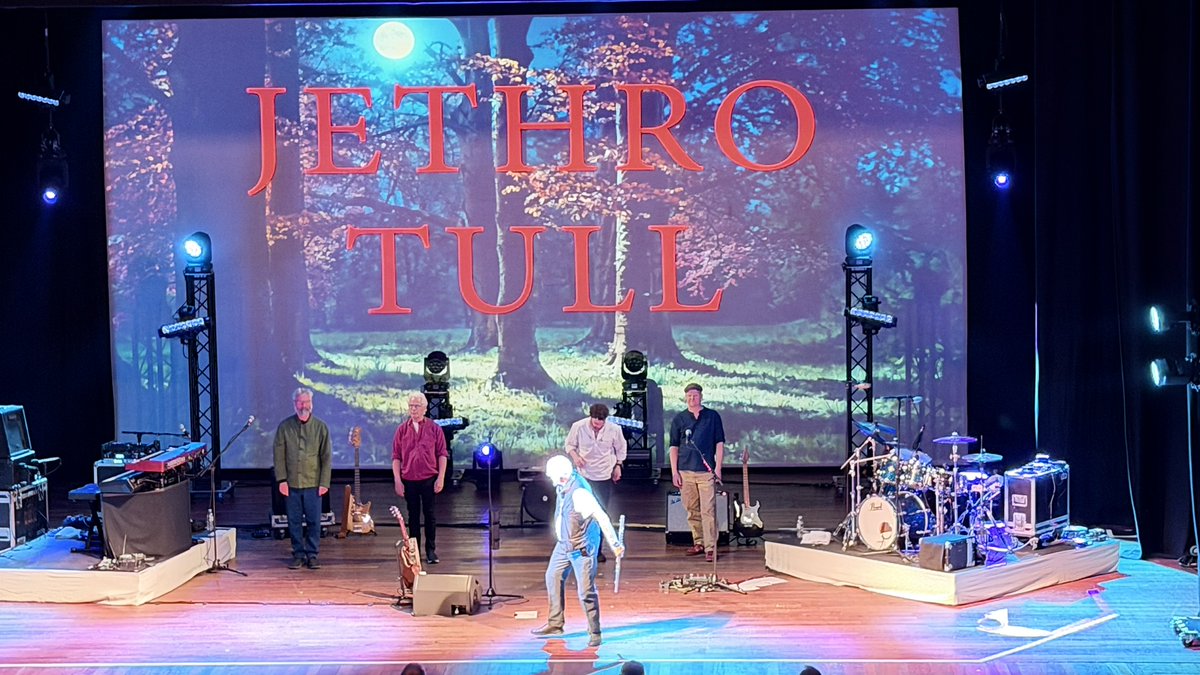 GlennNPatrick's tweet photo. Great evening with @jethrotull on their Curiosity Tour @BHLIVE_UK Bournemouth Pavilion last night. Photos from the encore with permission of Mr Ian Anderson. #music https://t.co/iCrVlS7Bvq