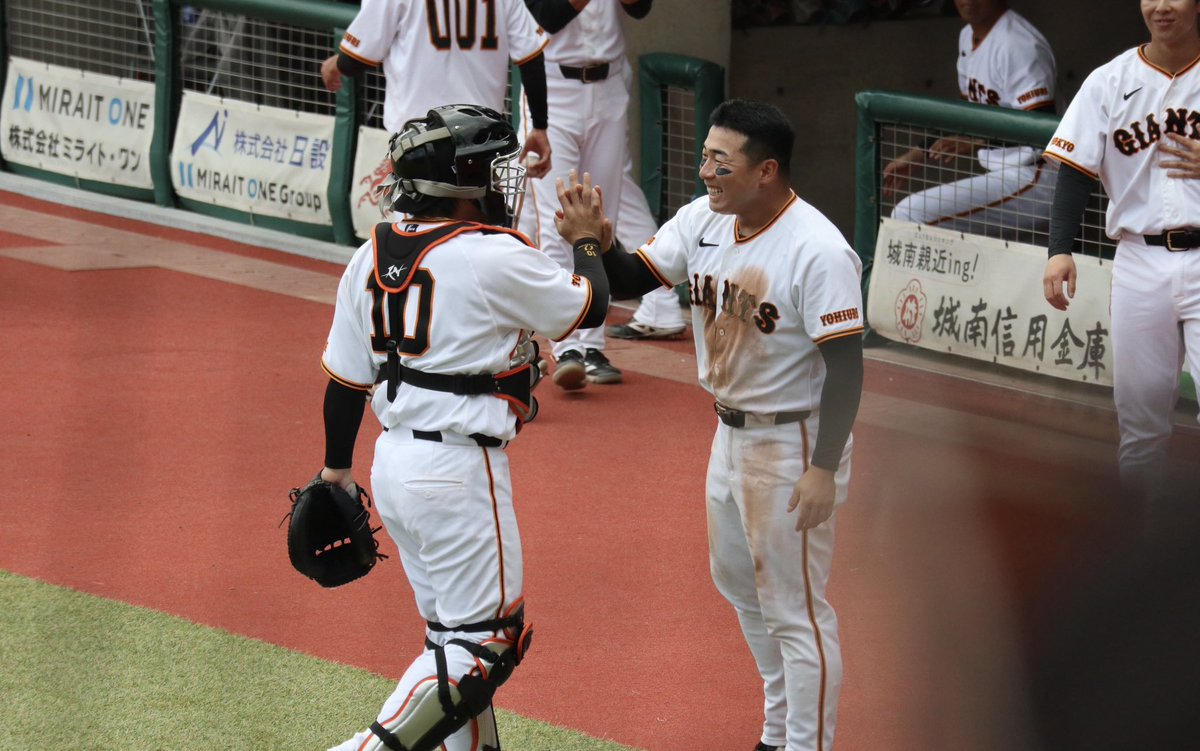 00ooss8's tweet photo. 甲斐さんのお出迎え集✨

#浅野翔吾　#甲斐拓也

2026.05.14 Gタウン https://t.co/ZzzJ1eMHmk