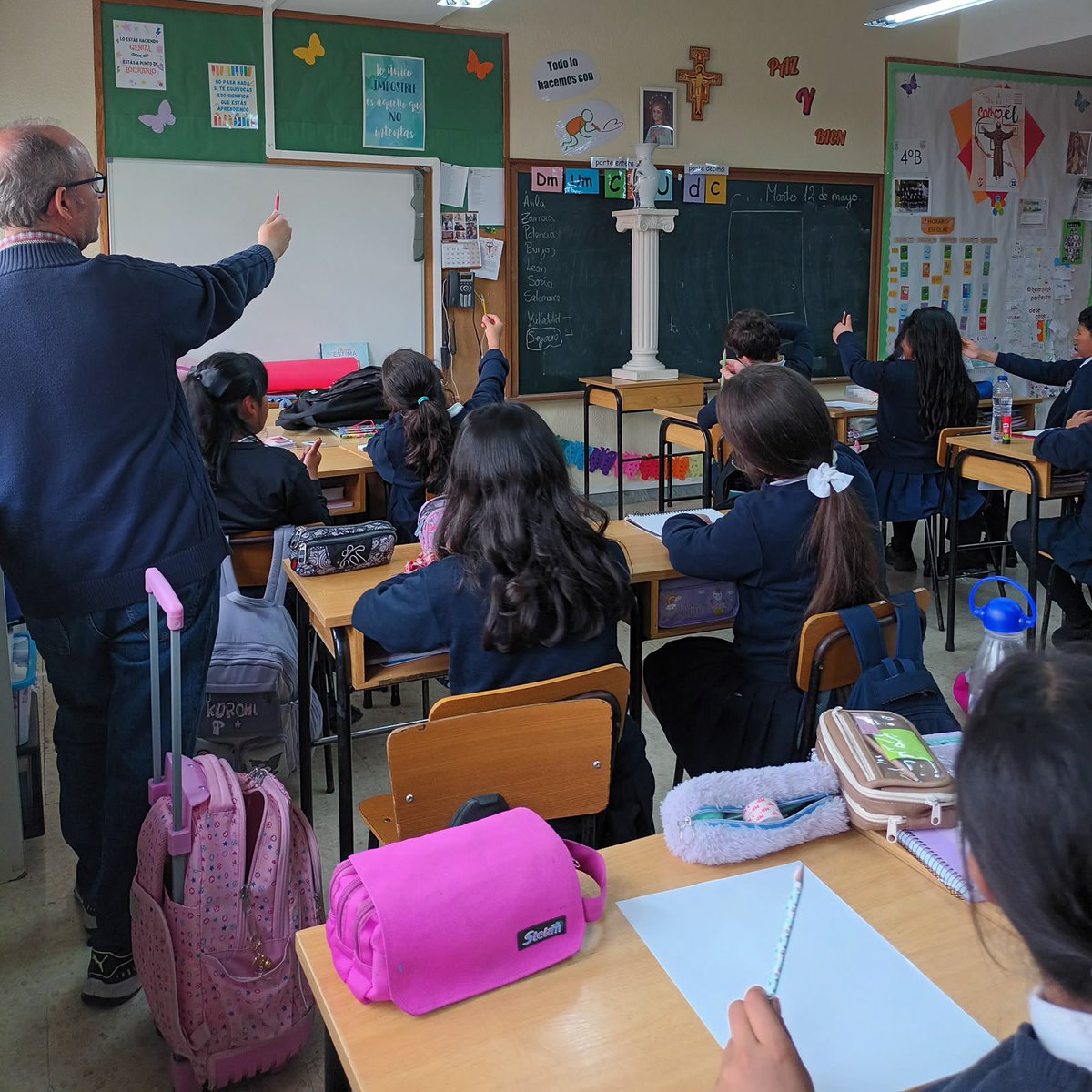 Colegio Virgen Niña tweet media