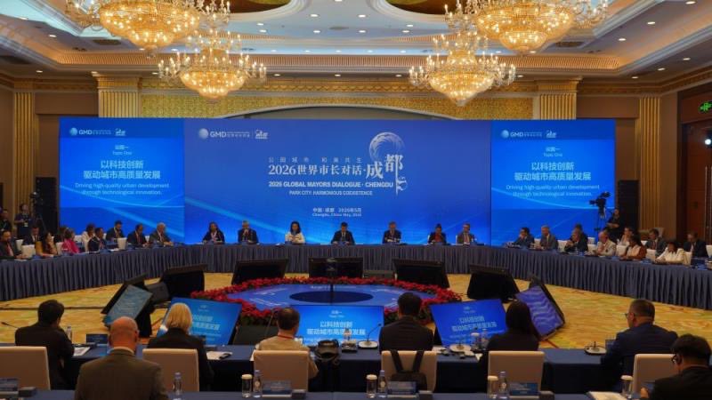 hello_chengdu's tweet photo. From May 13 to 15, the 2026 Global Mayors Dialogue · Chengdu was held in Chengdu. Representatives from 32 cities across 26 countries and 5 international organizations gathered in the city for cross-continental exchanges and dialogues, to jointly pursue urban development and deepen opening-up and cooperation.

With the theme of "Park City · Harmonious Coexistence", the event featured one mayor's roundtable dialogue, two themed scenario dialogues, and five cultural and thematic tour routes. During the event, Chinese and foreign guests visited landmark sites including the Chengdu Humanoid Robot Innovation Center, Chengdu International Railway Port, the Dujiangyan Millennium Ancient Irrigation Project, and the Tianfu New Area Planning Exhibition Hall. They jointly explored ways to achieve high-quality development, high-level opening-up, high-quality life and high-efficiency urban governance, and chart new development paths for future-oriented modern cities.