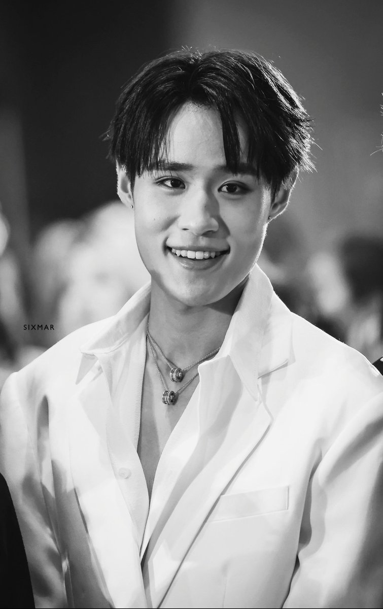 •evee★ | nuthong gallery tweet media