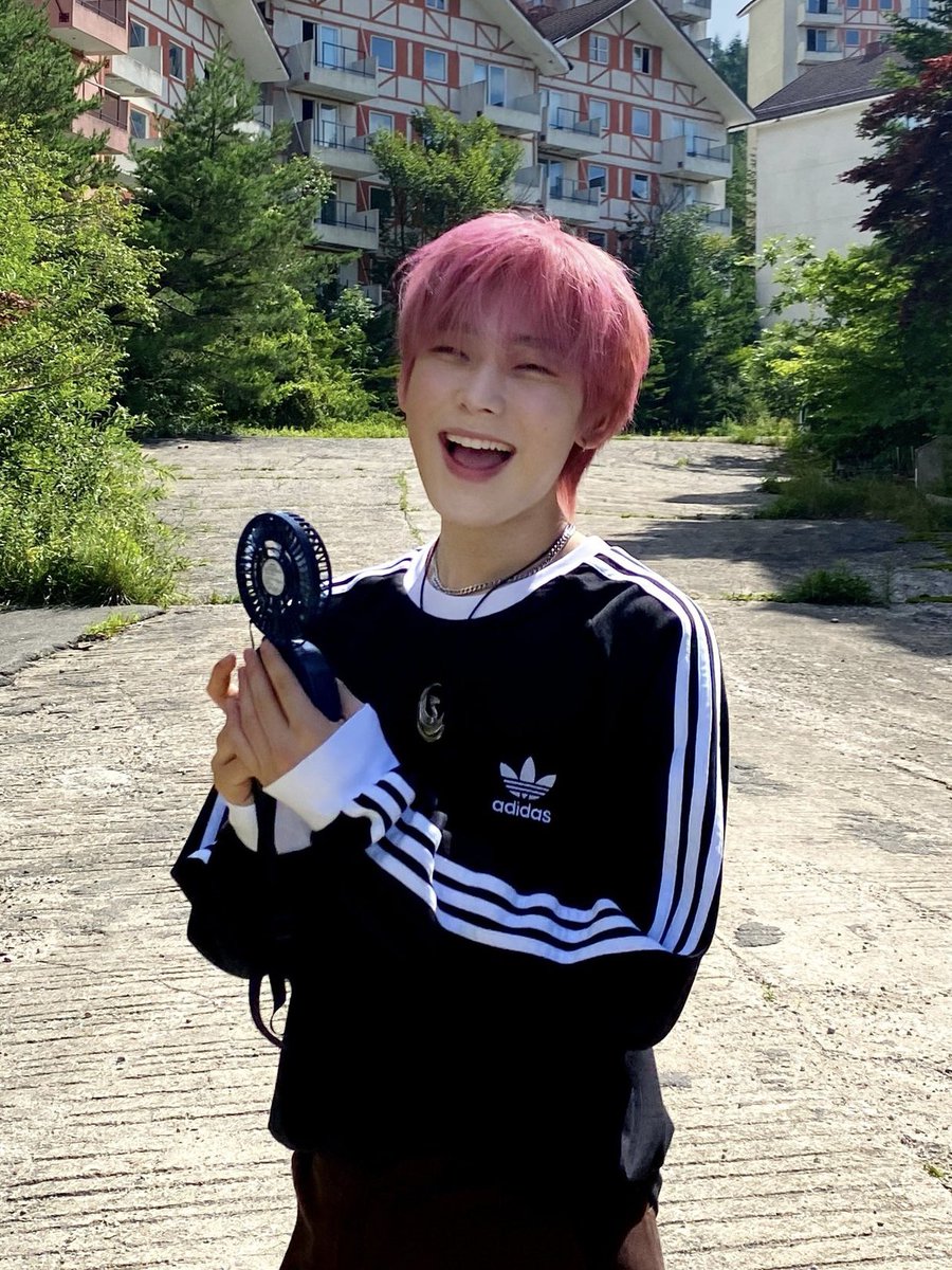 브브 tweet media