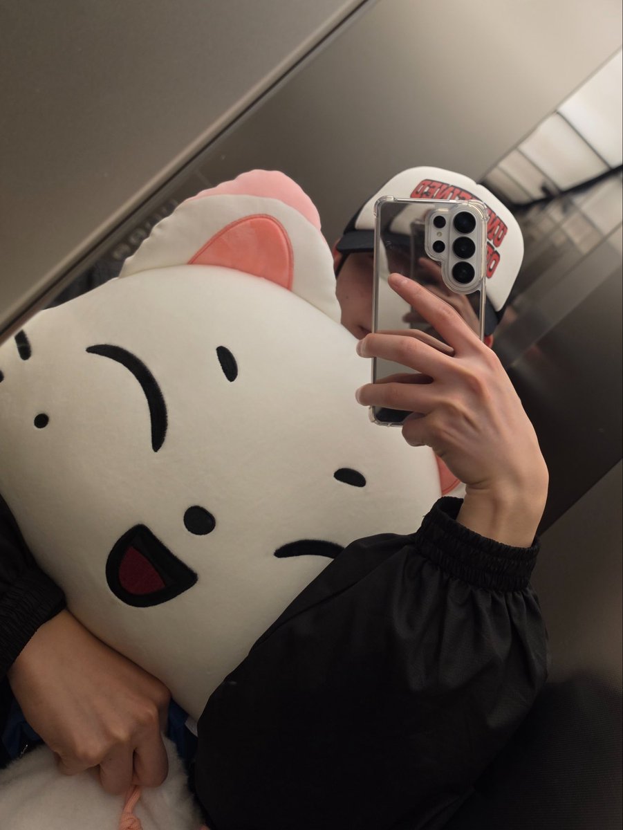 브브 tweet media