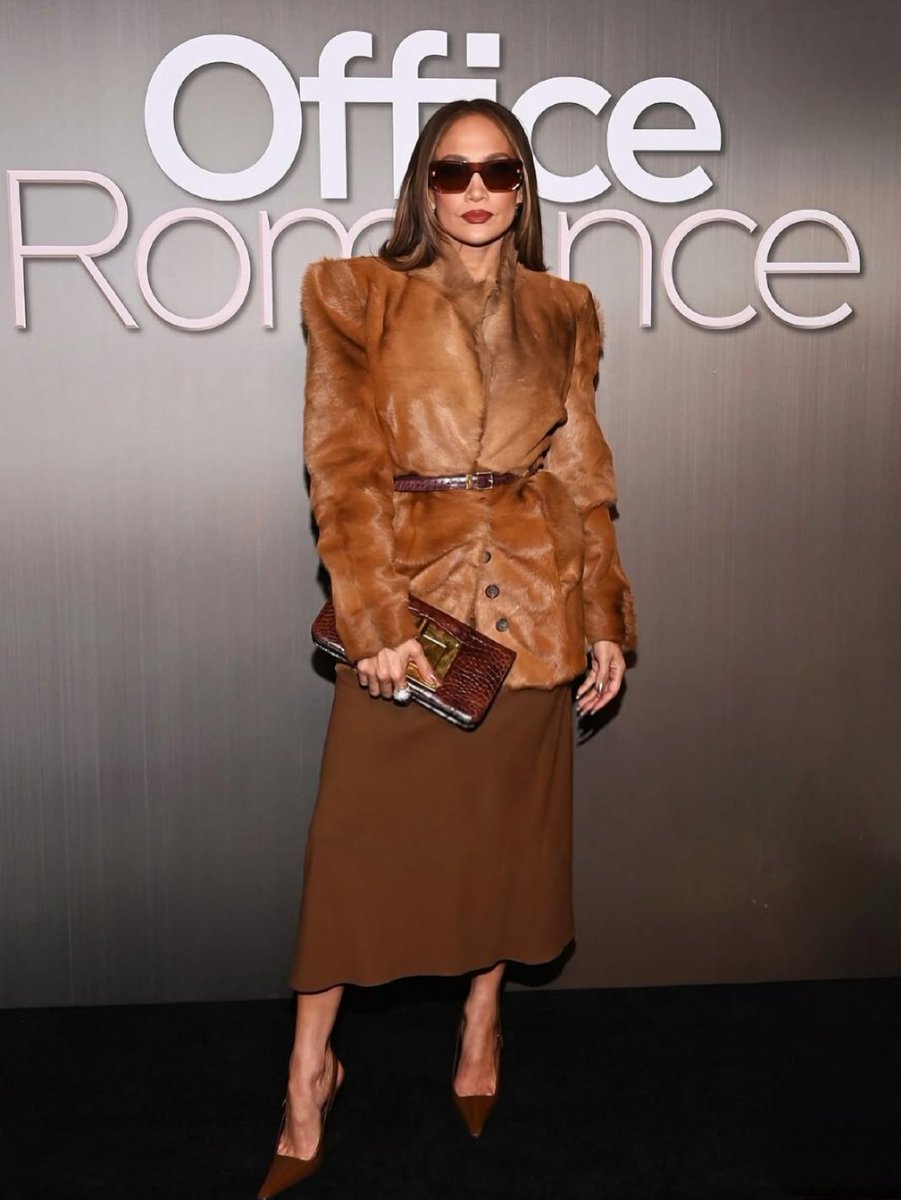 Re_jlo tweet media