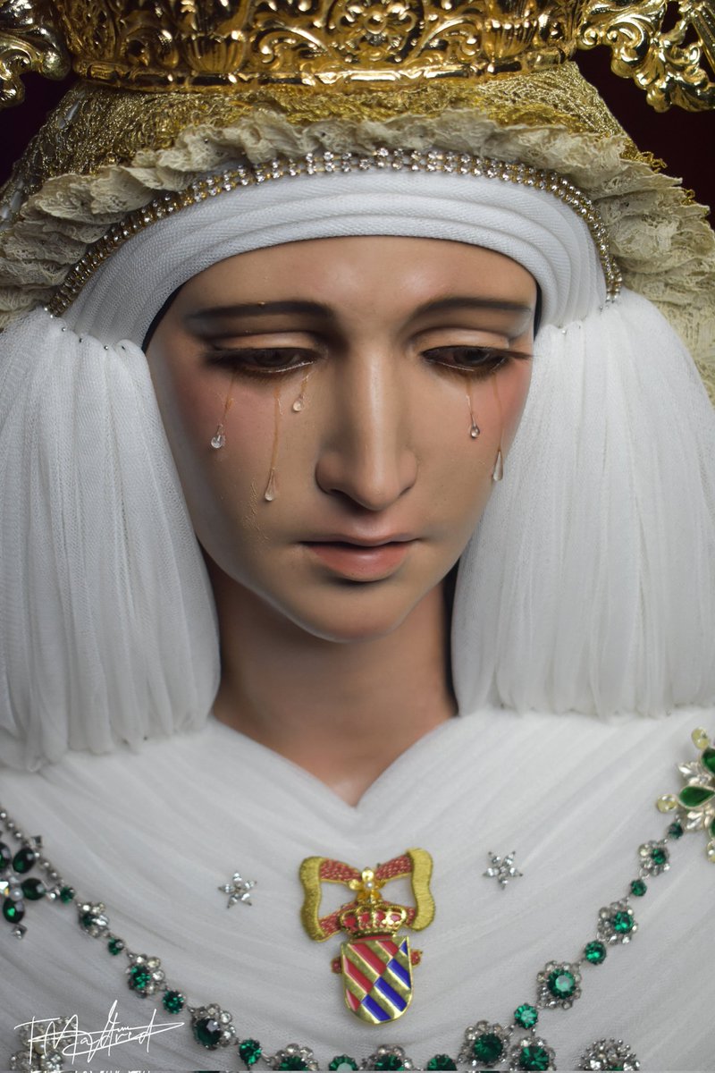 TaviMP96's tweet photo. La Virgen del barrio https://t.co/nB2F5GRYm5