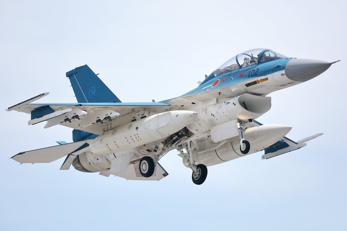 今日の岐阜基地。先日、数年ぶりに復活したF-2＃102がASM-3(改)の