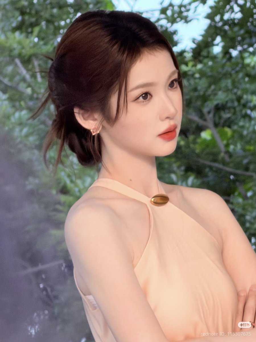 bunny_miaoyi's tweet photo. zhang miaoyi has such a divine face card https://t.co/FH55K8Hr8P