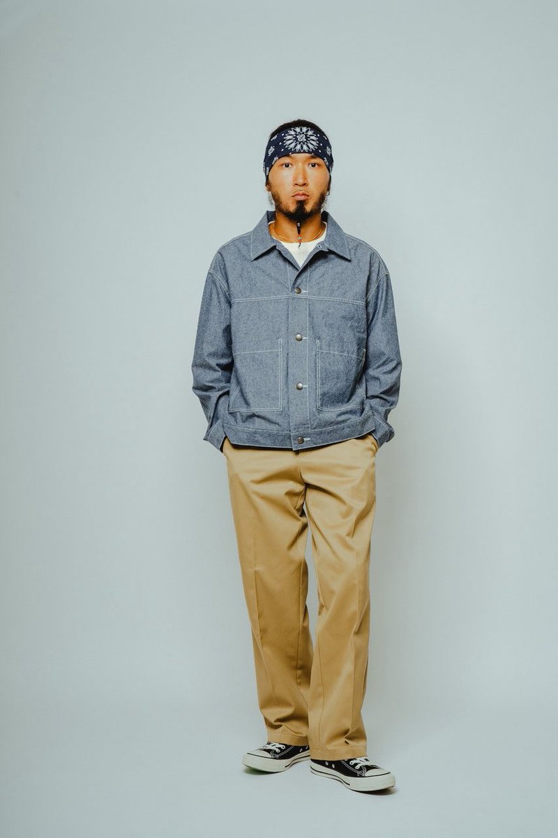 Placerealstreet's tweet photo. 新着紹介再開‼︎
"シャンブレーショートジャケット"
シャツ並みの軽さで今時期のTシャツの上に羽織るのに丁度いい。ショート丈、ワイド身幅のボックス型シルエット。
ヴィンテージに見られる背中のTバックステッチもよい雰囲気。
https://t.co/L1640xCtOn
#bigmike #ショートジャケット #シャンブレー https://t.co/WVwwOPkWXa