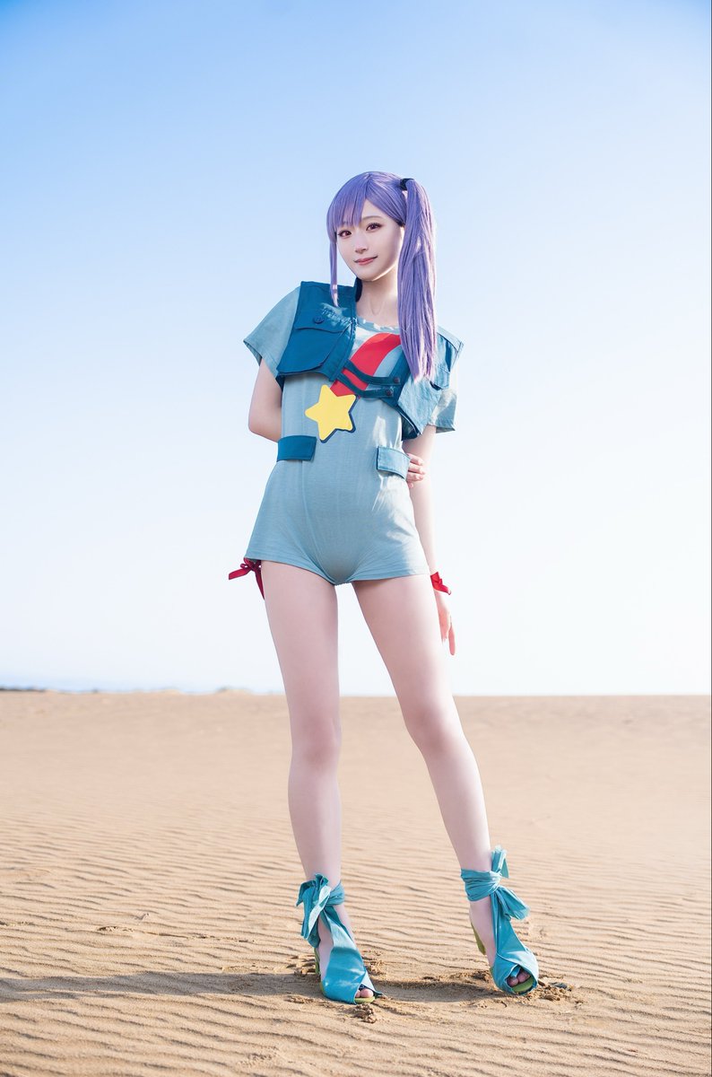 This Roux cosplay is way too beautiful,pretty and gorgeous! She
