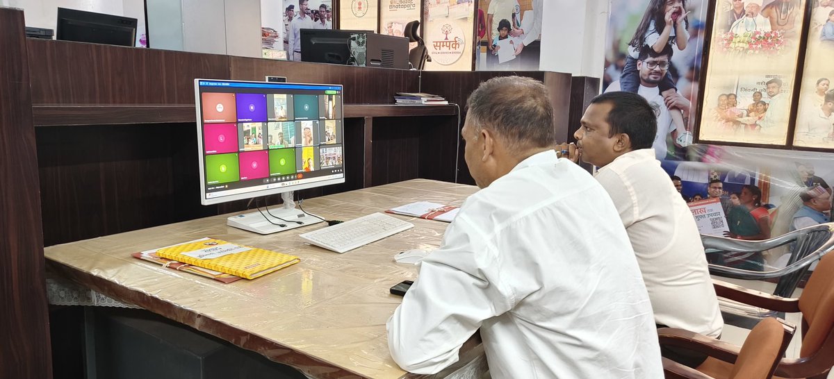 SamparkBB's tweet photo. संपर्क केंद्र से संवाद कार्यक्रम के तहत राजस्व विभाग व कृषि विभाग के अधिकारी द्वारा 10 ग्राम पंचायतो से संवाद किया गया एवं विभागीय योजनाओं की जानकारी प्रदान की गई।
#balodabazar 
#SamparkSeSamvad https://t.co/QrsnTeKFHH