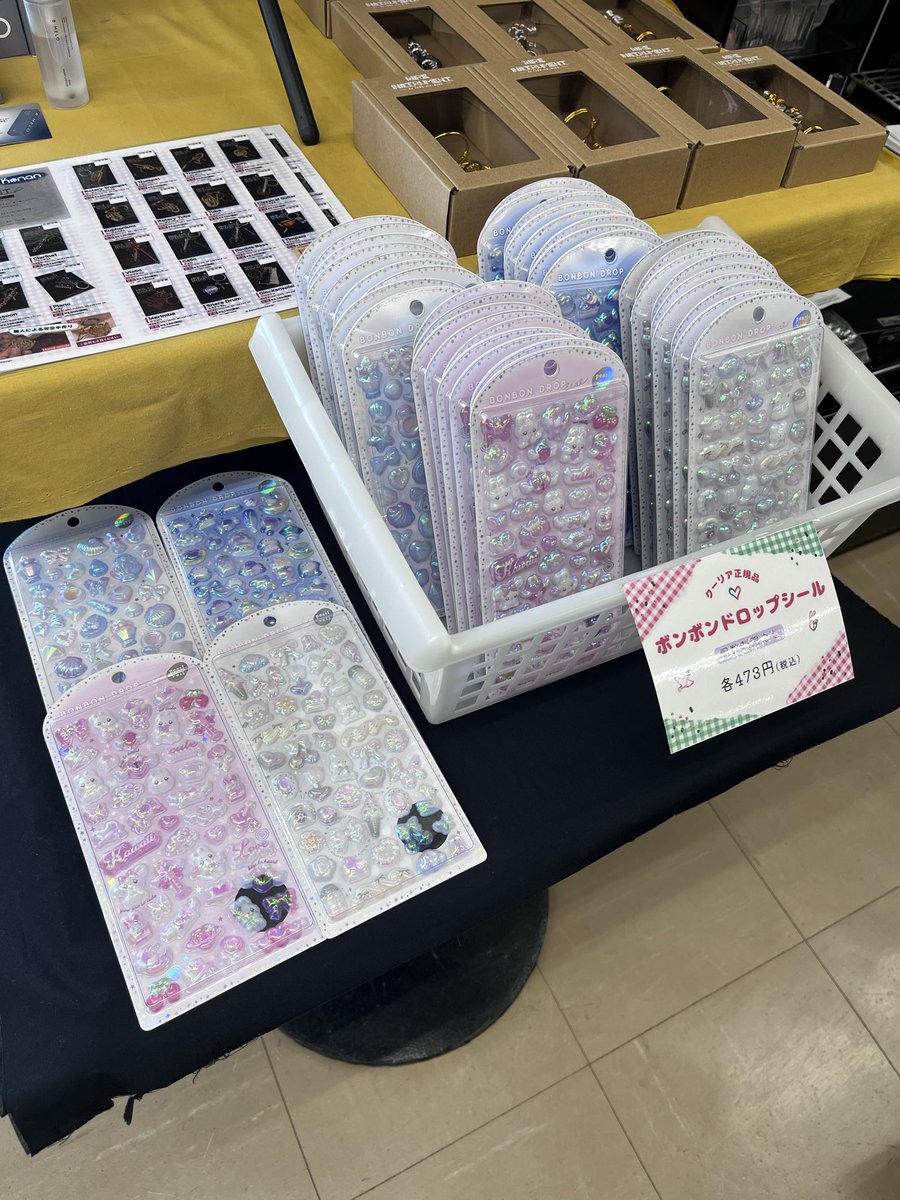 SHARPandFLAT313's tweet photo. 楽器屋ですが、
ボンボンドロップシール入荷しました✨

クーリア正規品です💁‍♀️

個数制限ありません😌

お早めにお願い🥰 https://t.co/rWj5B19Z8D
