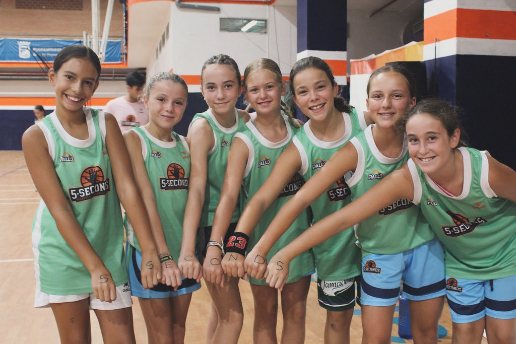 5secondsbasket's tweet photo. 😎 ¡𝐕𝐈𝐕𝐄 𝐋𝐀 𝐄𝐗𝐏𝐄𝐑𝐈𝐄𝐍𝐂𝐈𝐀 𝟓 𝐒𝐄𝐂𝐎𝐍𝐃𝐒! 🎯

¡Haz que cada entrenamiento marque la diferencia! ⛹🏻‍♀️✨

Mejora tu juego, aprende, compite y disfruta rodeado de pasión por el baloncesto en nuestro campus de tecnificación 🚀🏀

#5Seconds #SummerGame https://t.co/hrTv5VMMNF