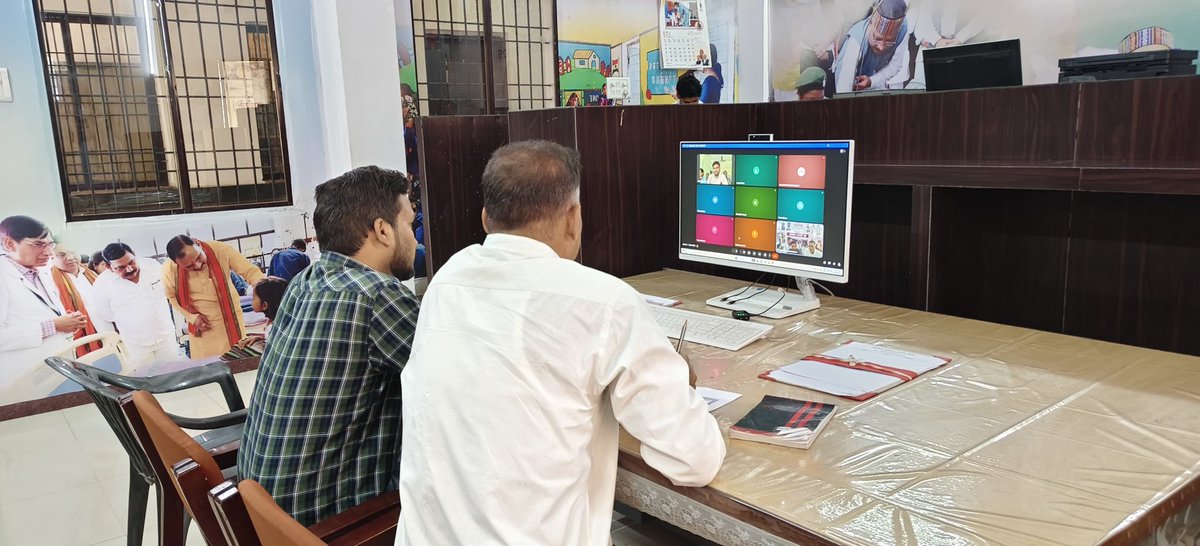 SamparkBB's tweet photo. संपर्क केंद्र से संवाद कार्यक्रम के तहत हथकरघा विभाग के अधिकारी द्वारा 10 ग्राम पंचायतो से संवाद किया गया एवं विभागीय योजनाओं की जानकारी प्रदान की गई।
#balodabazar 
#SamparkSeSamvad https://t.co/dkbYrt6CWW