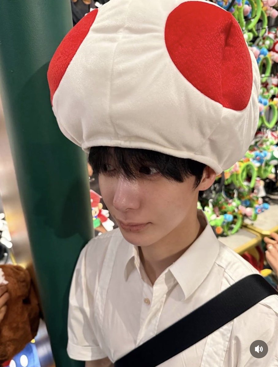 heonsbee's tweet photo. mario kart date with hyungwon 🍄

#monbebeselcaday #11YearsWithMONSTAX #몬스타엑스와행복한11년  #몬스타엑스 #mbbsd #monstax https://t.co/w6CNGywMlO