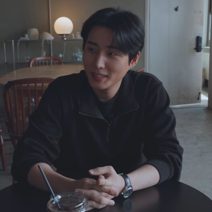 closet_6's tweet photo. 260512 공케이 Project PRANK 2 Ep.1 영케이 시계 정보🦊

Hamilton

Khaki Field Murph
38mm / 1,470,000₩
https://t.co/vurLwqHX9Q

Khaki Field Murph Auto
42mm / 1,610,000₩
https://t.co/uyCMqi7sQx https://t.co/bn9IPa6ygE