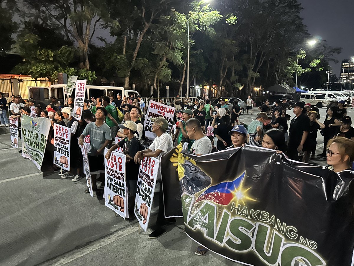 LOOK: Situation outside the Senate as of 6:45 p.m. on Thursday, May 14 ...