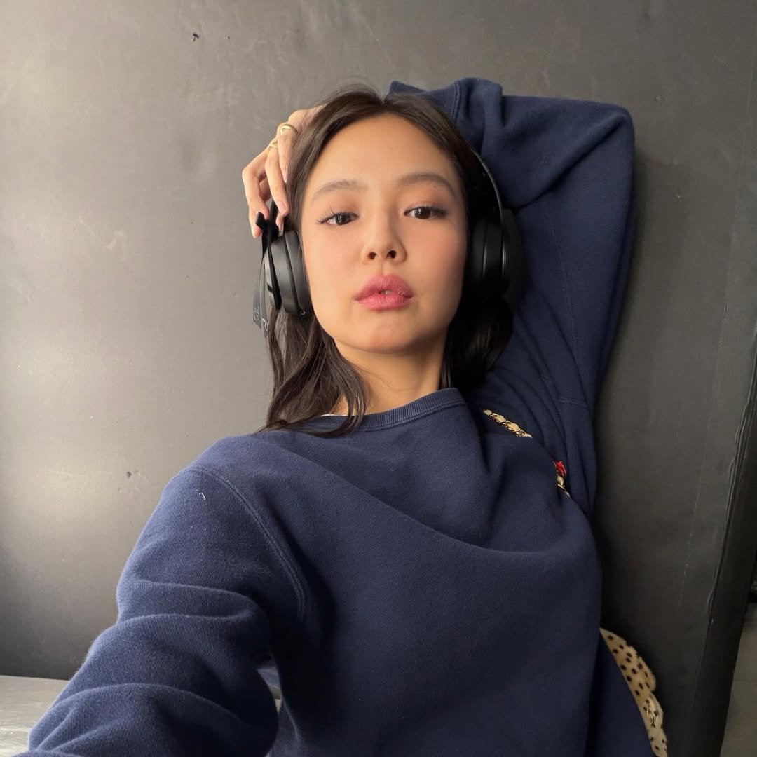JENNIE NEWS tweet media