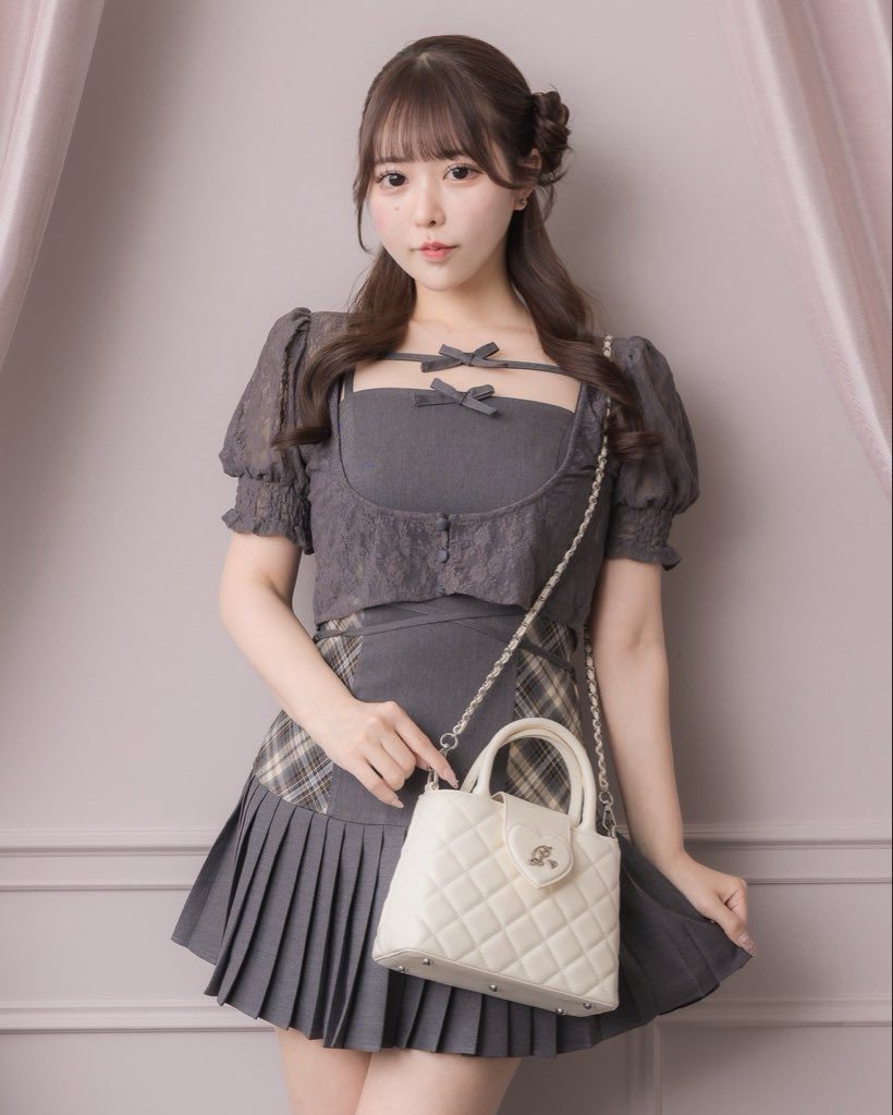 pium__official's tweet photo. ＼本日20:00〜販売開始🐇／

お問い合わせ多数いただいておりますワンピースやバッグなど、新作6型が入荷いたします🎀
お見逃しなく…💒

▼pium公式通販サイト▼
https://t.co/GXtoPW1Pzd https://t.co/uR1BDhZN8C