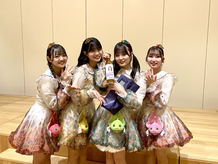 aomoribu's tweet photo. 【速報🍎】
5/31(日)、今年も神戸・フェリシモ本社ホールでりんご娘さんのフリーライブ&amp;特典会開催決定😍
昨日決まったばかりなので詳細はこれからですが、お昼前後の時間帯で開催予定です🥰
まずは、予定だけそっと空けて頂けたら嬉しいです🍏
とはいえ、まずは、はるか夢へ全力で駆け抜けましょう🫡 https://t.co/SsiOv7PtJP
