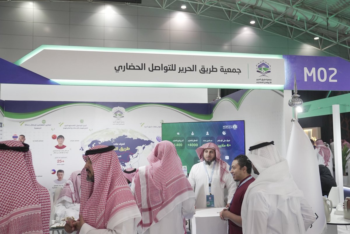 sracc_sa's tweet photo. مشاهد من توافد الزوار والمهتمين على جناحنا في الساعات الأخيرة من #معرض_إينا✨.

سعدنا بكلِ حوارٍ أثمر، وبكلِ تواصلٍ مدَّ جسوراً جديدةً من الأثر👥✨..

#جمعية_طريق_الحرير_للتواصل_الحضاري https://t.co/LbMxQQgrqu