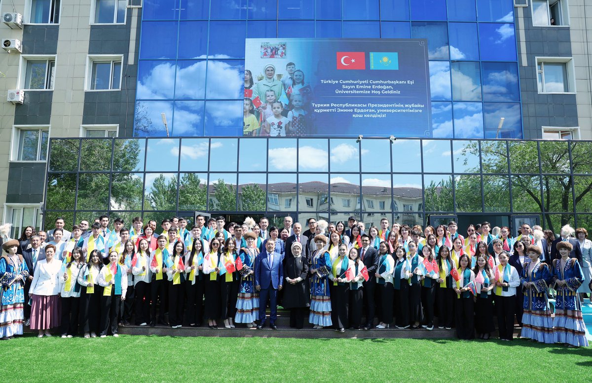 tcbestepe's tweet photo. Sayın Emine Erdoğan, Kazakistan'da Sıfır Atık Eğitim Laboratuvarı'nın açılışını yaptı https://t.co/Ts432ksxm9 https://t.co/idDwEs39eI