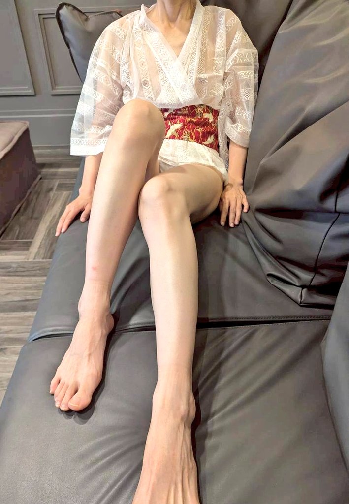 dogymandy's tweet photo. 最近聽podcast有人分享說夫妻結婚後若還看A片DIY就是種外遇的行為
婆：我沒意見啊，反正片子裡的人你又不可能真的對她們怎麼樣
我：那如果幻想對象是身邊認識的人
婆：感覺很怪耶，等等，如果跟推友見面不���是這情況嗎🤔
我：🤣 https://t.co/5lzwdw4Txt