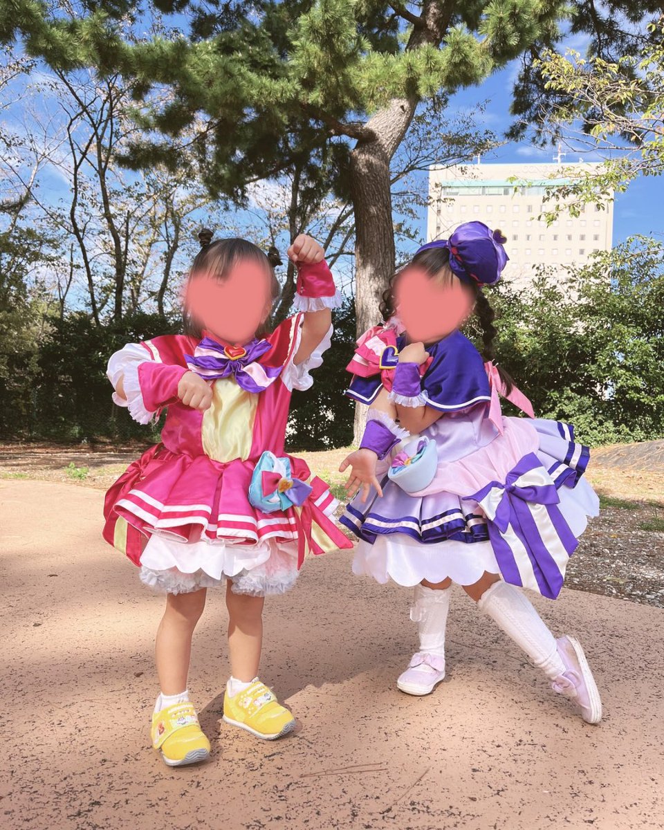 noramisak128's tweet photo. #わたしの自信作
子どもたちの衣装！自己満だけど、色んな種類のオーガンジーを使って生地ごとにちょっと風合いを変えてる😇子どもが着てショーを楽しむのが目的だから着心地や着やすさも気にしながら作ってるよ〜 https://t.co/jSX4HxfSoW