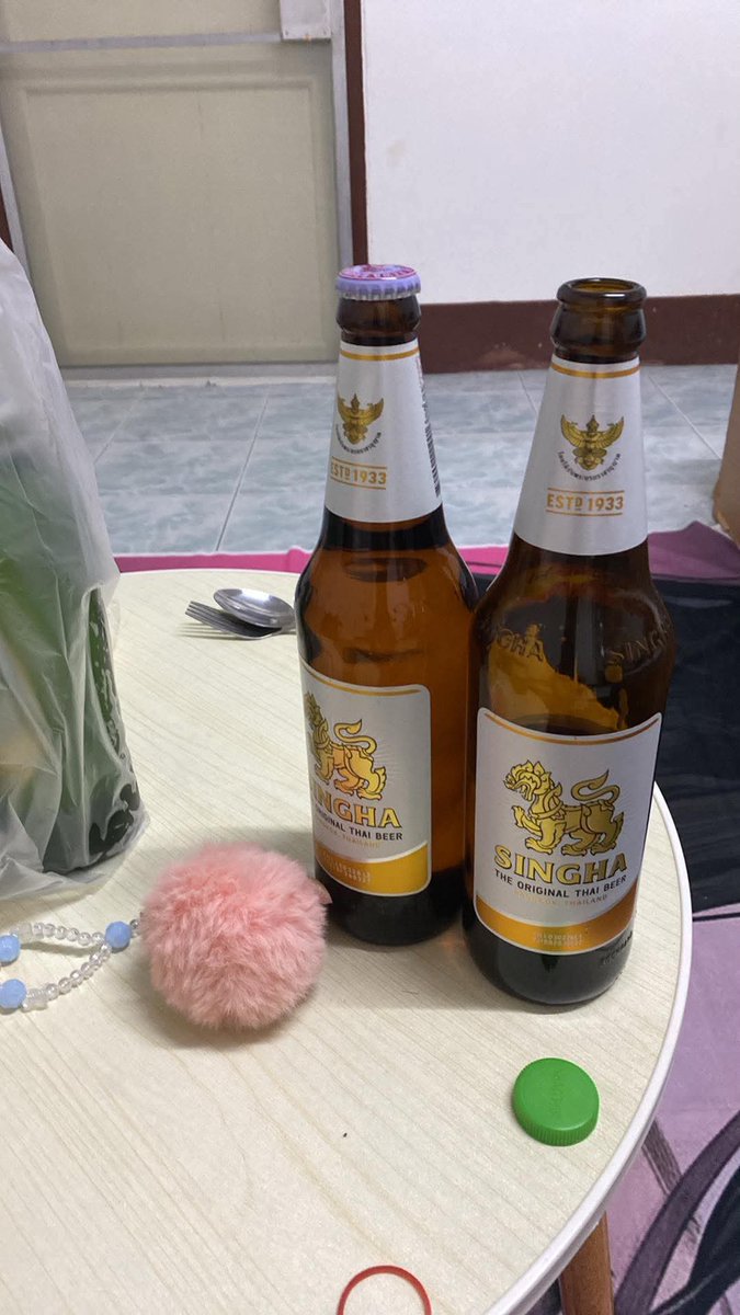 ศรีราชา สาวสอง tweet media