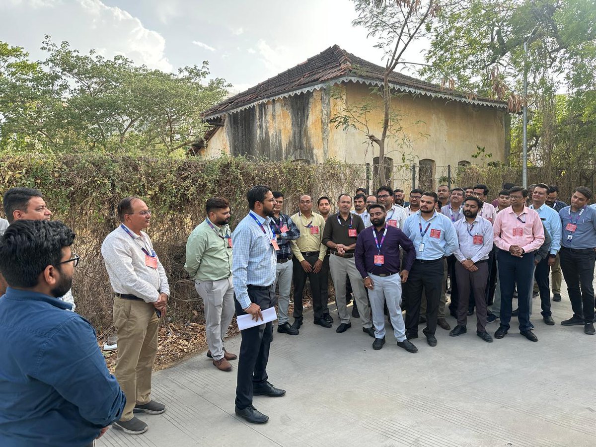 niteshparmar83's tweet photo. #JusticeforSBIemployees
@CLCMOLE @DFS_India @PMOIndia @nsitharamanoffc 
@ncbeofficial @LChandrase57170 https://t.co/4SvZ9HDVNy