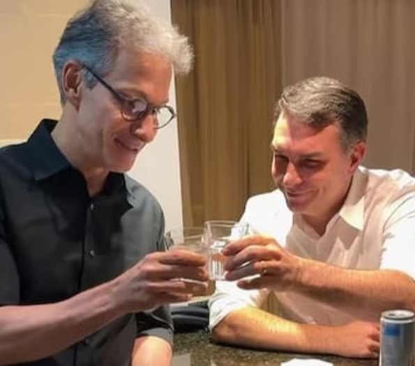 Contrabaixo do Mark Sandman TRI Campeão da América tweet media
