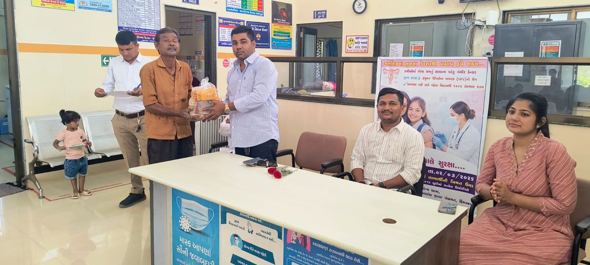 HWCnananpur's tweet photo. આજરોજ પ્રાથમિક આરોગ્ય કેન્દ્ર ફતેપુર ખાતે #AAM નનાનપુર ના સેજાના આસરોડા ગામના વતની શ્રી દલપતભાઈ સોમાભાઈ ઓડ ધ્વારા પ્રા.આ.કેન્દ્ર ના વિસ્તારના તમામ ૩૫ જેટલા ટીબી અને કેન્સરના દર્દીઓ ને પોષણ કીટ આપવામાં આવી.આ પ્રસંગે જિલ્લા સદસ્ય મેહુલભાઈ ડામોર, પ્રણયભાઈ શર્મા ,ઉપસ્થિત રહ્યા હતા. https://t.co/hFJXQCnye5