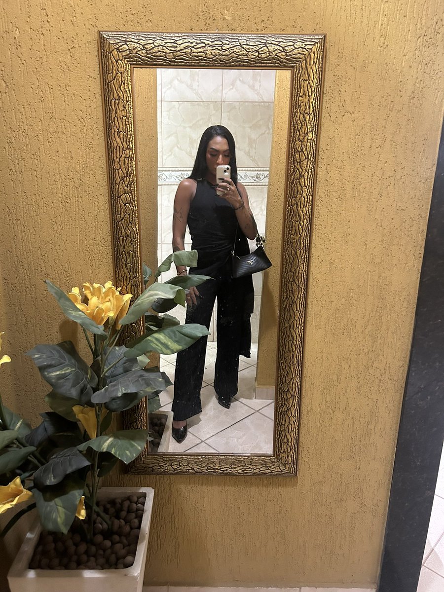 s_carllet's tweet photo. Preto nunca decepciona 🖤✨#allblack https://t.co/TT6ZH9o8fw