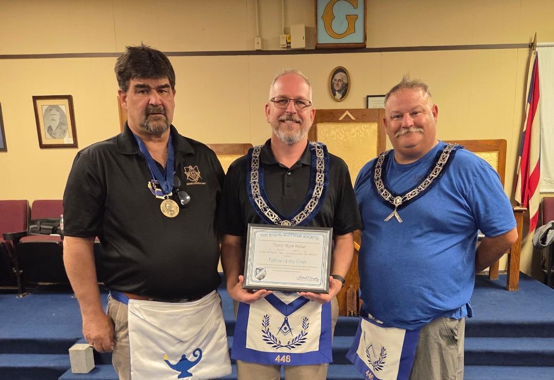 royalscofields1's tweet photo. Bro Trevor Keiser was presented his Fellow of the Craft certificate tonight at Kirkwood #446 by 23rd District DEO Anello Liberati.
Pictured L to R DEO Liberati, Bro Keiser, and WM Jason Carpenter. https://t.co/8lqLEOuDIQ