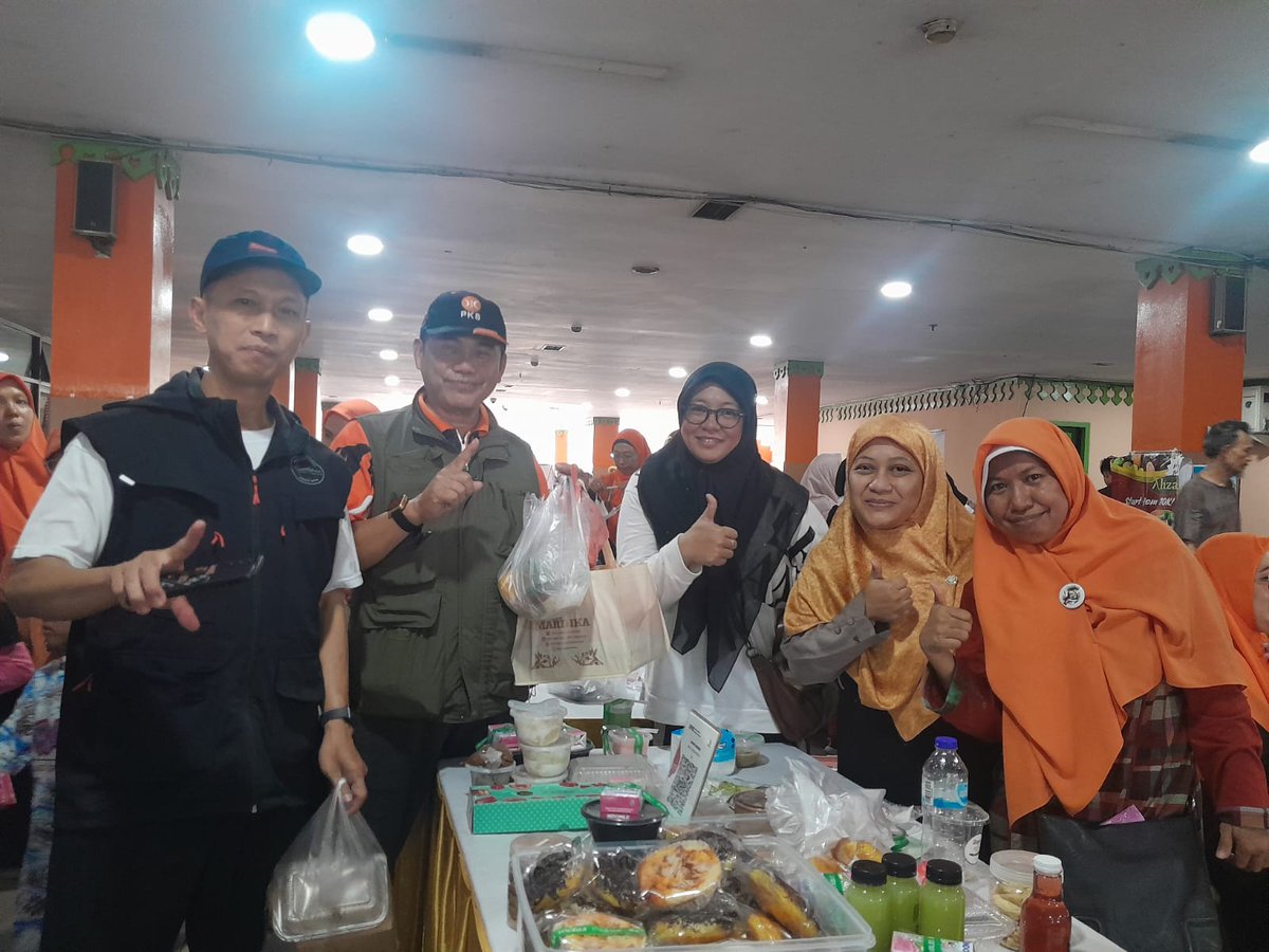 Julay_87_'s tweet photo. Bersama Pak Ketua dan Bendahara DPC Kramat Jati, Jaktim
#MiladPKS https://t.co/8ivRADrRrR