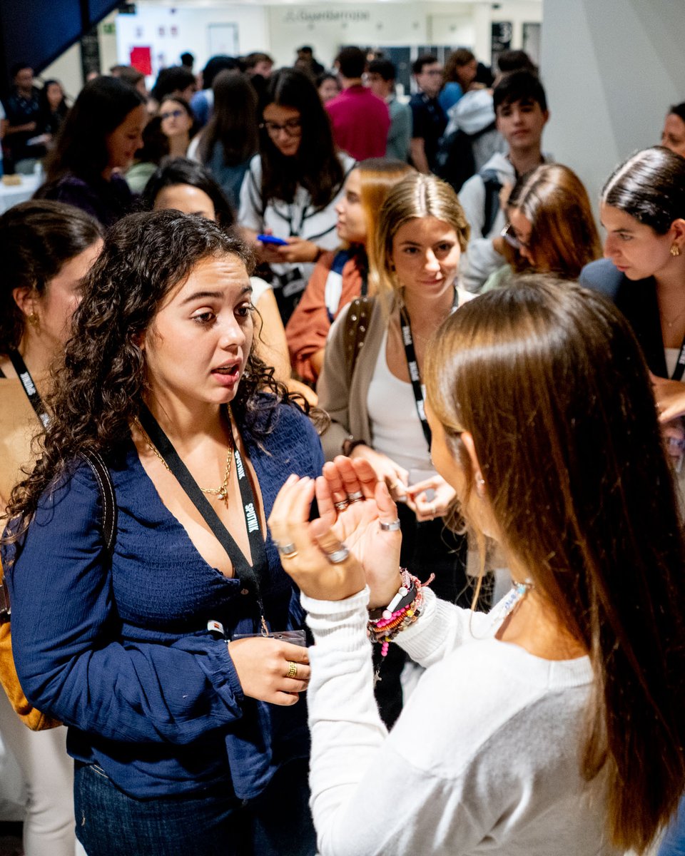 321_sputnik's tweet photo. Cuando mentes curiosas y valientes se encuentran, surgen ideas que inspiran, colaboraciones que transforman y oportunidades que hacen posible lo que parecía imposible. 🫂💡

#DespegaHaciaElFuturo🚀

#Sputnik #BecasSputnik #ViiedicionSputnik #Sputnik2026 https://t.co/bW175NEKaf