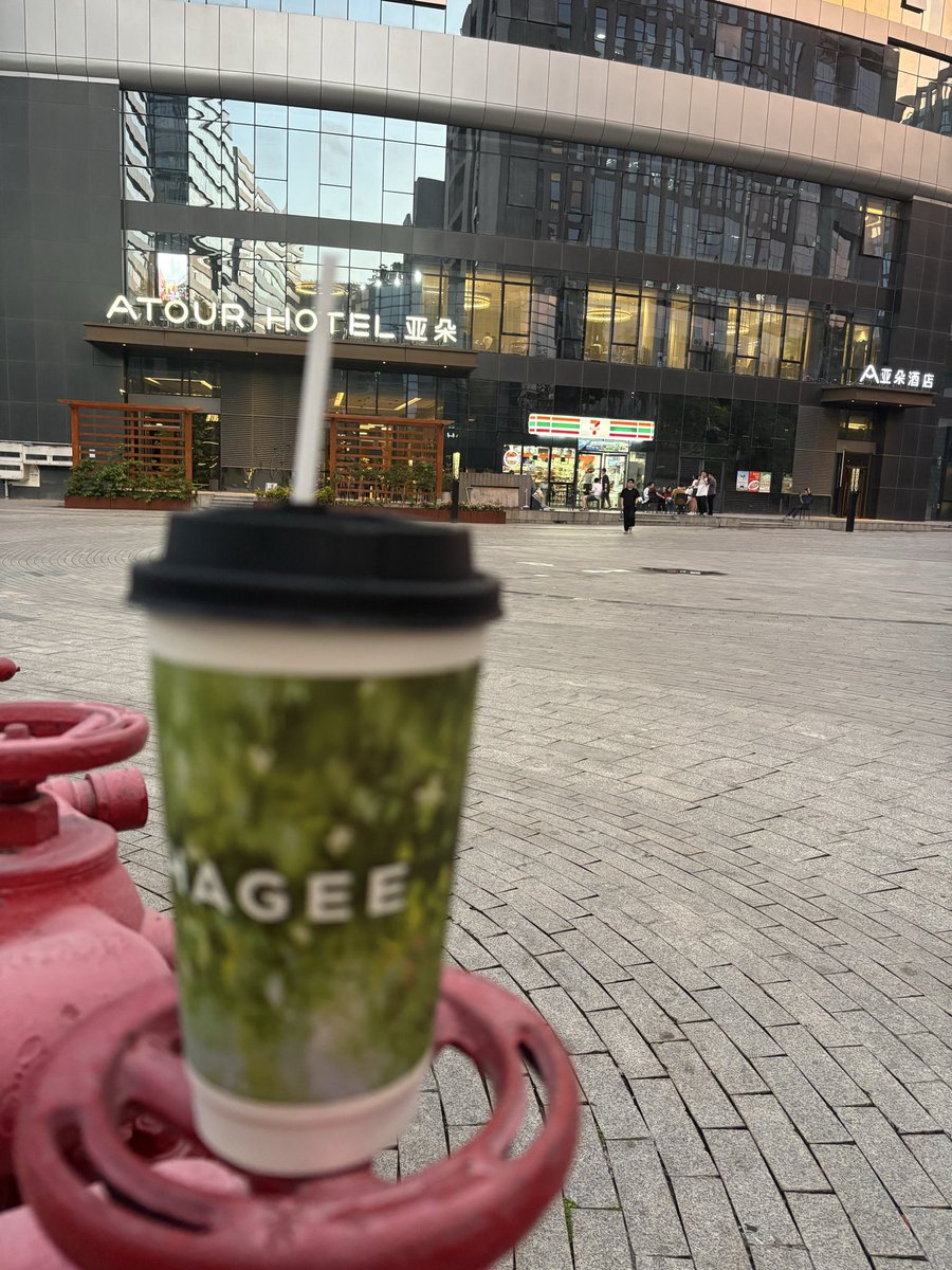 tksweb3's tweet photo. 深圳にいます
本場のCHAGEE
紅茶はぶっちゃけなんでも美味しい https://t.co/KAxYUSPceO