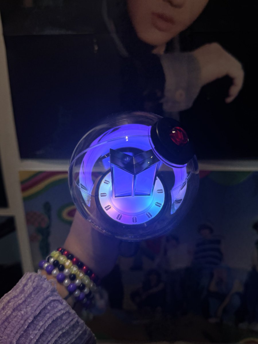 MinieLix_'s tweet photo. FEEDBACK SUPER POSITIVO @ksjtonight 
A experiência foi muito boa! A Tai é um amor de pessoa e todo o processo foi muito tranquilo e organizado. Eu amei demais! ❤️ 
Estou tao feliz finalmente tenho minha Army Bomb em mãos 😭❤️ https://t.co/IgcTUTfvbD