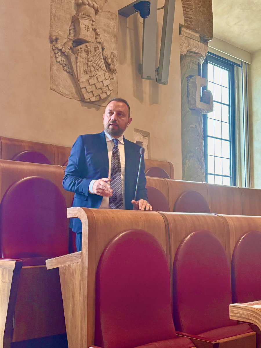 FabrizioSantori's tweet photo. 🏛️💊 Oggi in Aula ho presentato un’interrogazione su #Farmacap e sulla scelta assurda di mettere all’asta 5 farmacie comunali 📉 https://t.co/VhIt2SK6tn