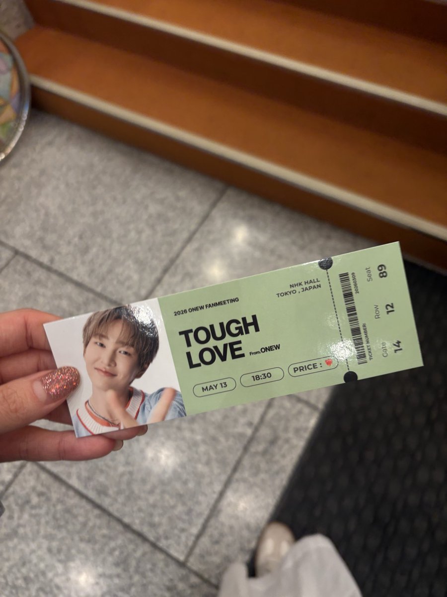 pyoneri137's tweet photo. オニュのペンミ❣️シンプルにやっぱりオニュの顔が好き🐰♡体がゴツく見えたけどサラダばかり食べてるって言ってて涙😭どんなオニュも好きだからたくさん美味しいもの食べてね😭オニュがそこにいてくれるだけで泣いたので、またソウルコンでSHINeeに会って爆泣きしよう🤣#ONEW_TOUGH_LOVE_FANMEETING https://t.co/Q0WvTpsyTv