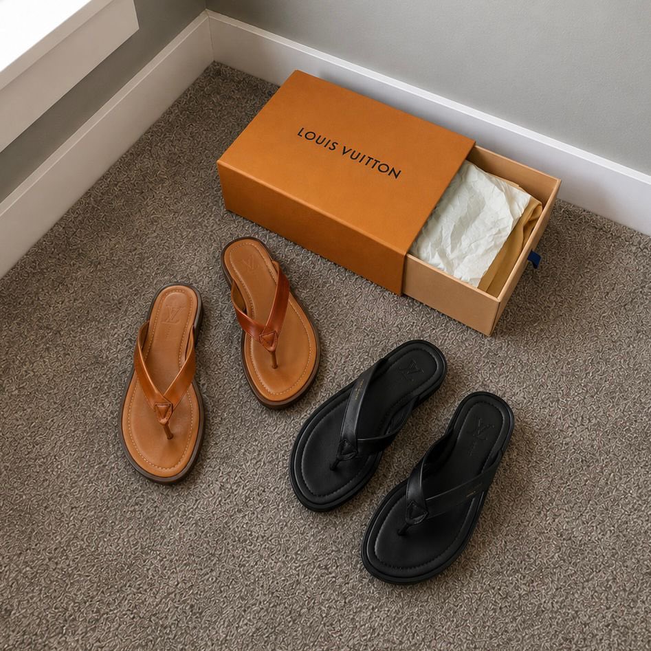 SidekickLLCページLouis Vuittonサンダル Louis Vuitton Leather Thong Sandals