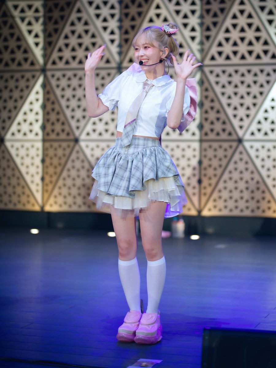 MC中のちょこんと立ってる感じ毎度好き #onefive #onefive_MOMO