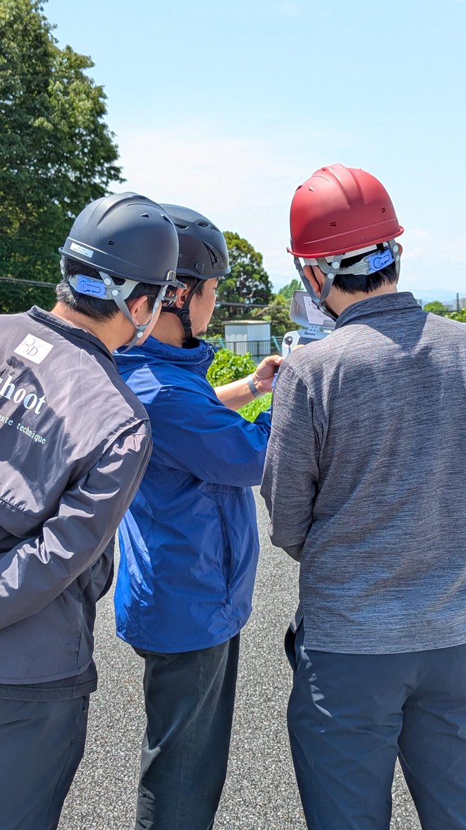 NTTdrone's tweet photo. 【SKYDIO X10講習 実施中】

先週に引き続き、今週は 3日連続でSKYDIO X10講習 を実施しています。（東京都調布：NTT中央研修センター）

SKYDIO社認定インストラクターによる講習では、
X10ならではの機能理解はもちろん、実際の現場運用を想定した実践的な訓練を組み込みながら、ボリュームのある内容で実施しています。

また、別会場では国家ライセンス取得講習も同時開催中。
各地で講習が続いており、ドローン業界の広がりと勢いを日々実感しています。

産業用途でのドローン活用、SKYDIO X10の導入・講習については、ぜひNTT e-Drone Technologyへお問い合わせください！

#SKYDIO
#SkydioX10
#ドローン講習
#産業用ドローン
#国家ライセンス
#ドローンスクール
#NTTeDroneTechnology
#NTTイードローン