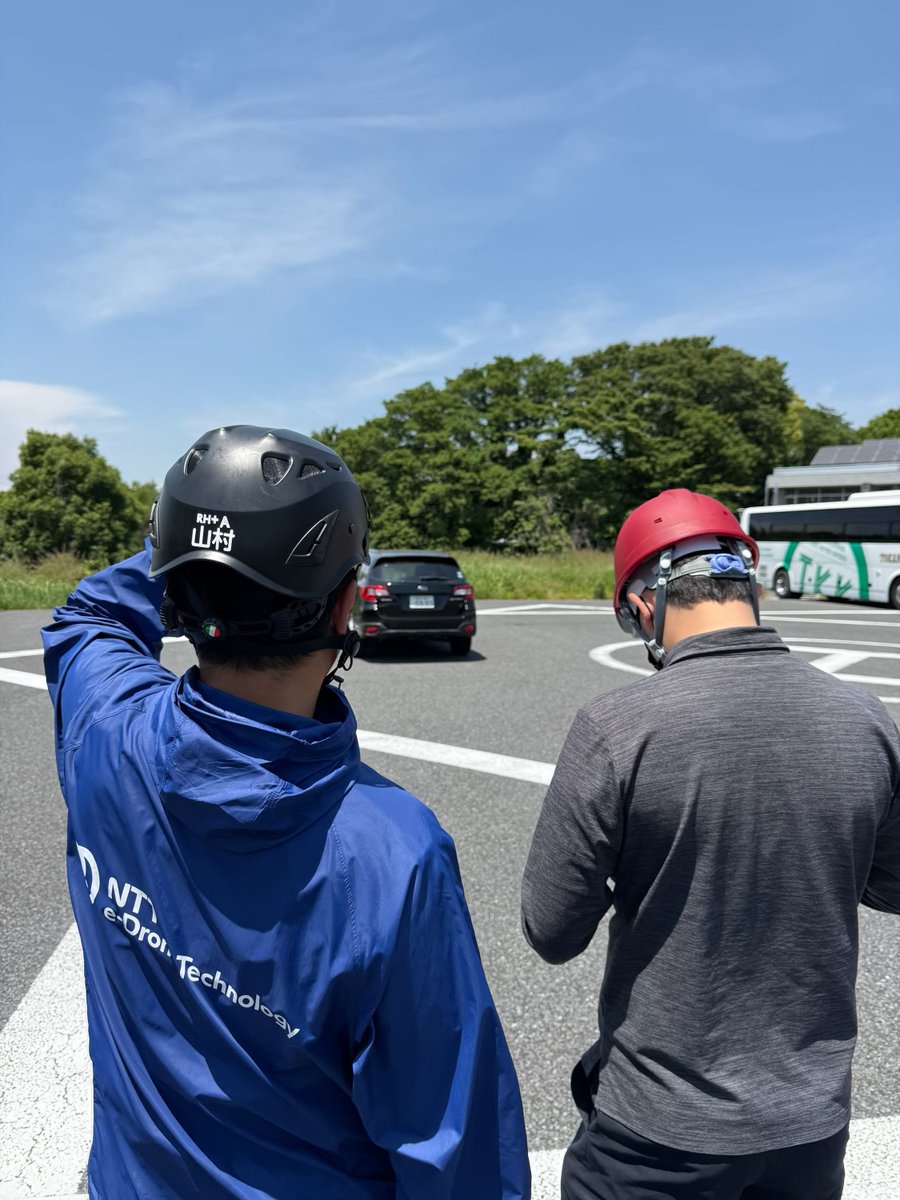NTTdrone's tweet photo. 【SKYDIO X10講習 実施中】

先週に引き続き、今週は 3日連続でSKYDIO X10講習 を実施しています。（東京都調布：NTT中央研修センター）

SKYDIO社認定インストラクターによる講習では、
X10ならではの機能理解はもちろん、実際の現場運用を想定した実践的な訓練を組み込みながら、ボリュームのある内容で実施しています。

また、別会場では国家ライセンス取得講習も同時開催中。
各地で講習が続いており、ドローン業界の広がりと勢いを日々実感しています。

産業用途でのドローン活用、SKYDIO X10の導入・講習については、ぜひNTT e-Drone Technologyへお問い合わせください！

#SKYDIO
#SkydioX10
#ドローン講習
#産業用ドローン
#国家ライセンス
#ドローンスクール
#NTTeDroneTechnology
#NTTイードローン