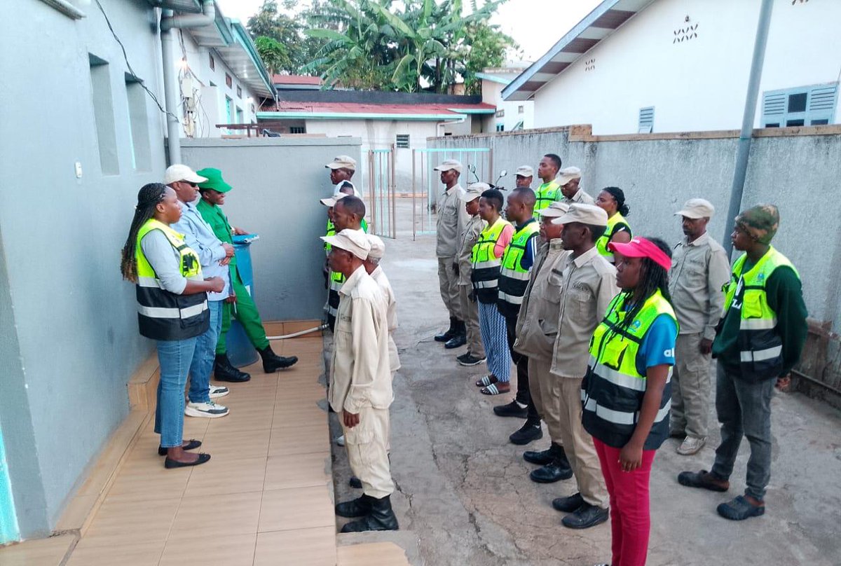 Kgl_Yvolunteers's tweet photo. 2/2 Preventing crime and combating drug abuse,promoting hygiene and sanitation,along with other awareness campaigns aimed at improving citizens’ well-being. @RwandaLocalGov @KubanaRichard @Rwandapolice @RNPSpokesperson @CityofKigali @JackyUrujeni @EmmaClaudine @EgidieBibio https://t.co/FxZohdC3TW