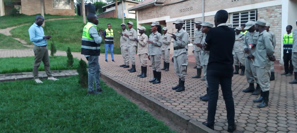 Kgl_Yvolunteers's tweet photo. 2/2 Preventing crime and combating drug abuse,promoting hygiene and sanitation,along with other awareness campaigns aimed at improving citizens’ well-being. @RwandaLocalGov @KubanaRichard @Rwandapolice @RNPSpokesperson @CityofKigali @JackyUrujeni @EmmaClaudine @EgidieBibio https://t.co/FxZohdC3TW