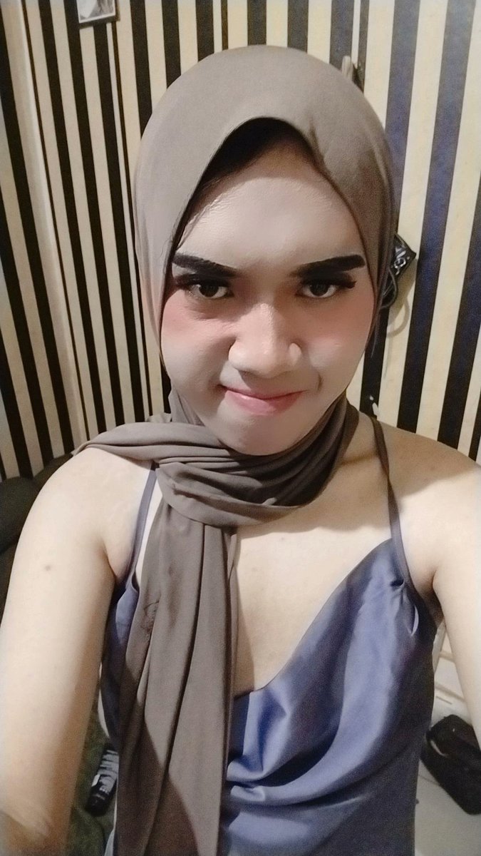HeyooNabilah's tweet photo. edisi dimakeup in, rating dunggg 😞
#cder #cderbekasi #crossdresser #cderhijab https://t.co/2AM6mHiWa0