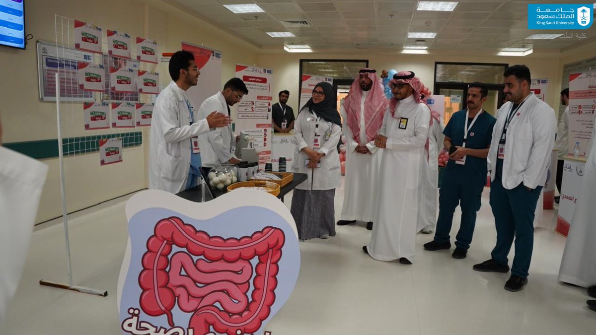 ksu_medicine's tweet photo. عميد #كلية_الطب بندر بن ناصر الجفن يفتتح فعاليات حملة (أُهضم بصحة التوعوية)، في العيادات الخارجية بمستشفى الملك خالد الجامعي؛ بتنظيم وإشراف وحدة الأنشطة الطلابية بالكلية.
#جامعة_الملك_سعود 
https://t.co/Sl5AtLJa2q https://t.co/sYcKQcw7LQ